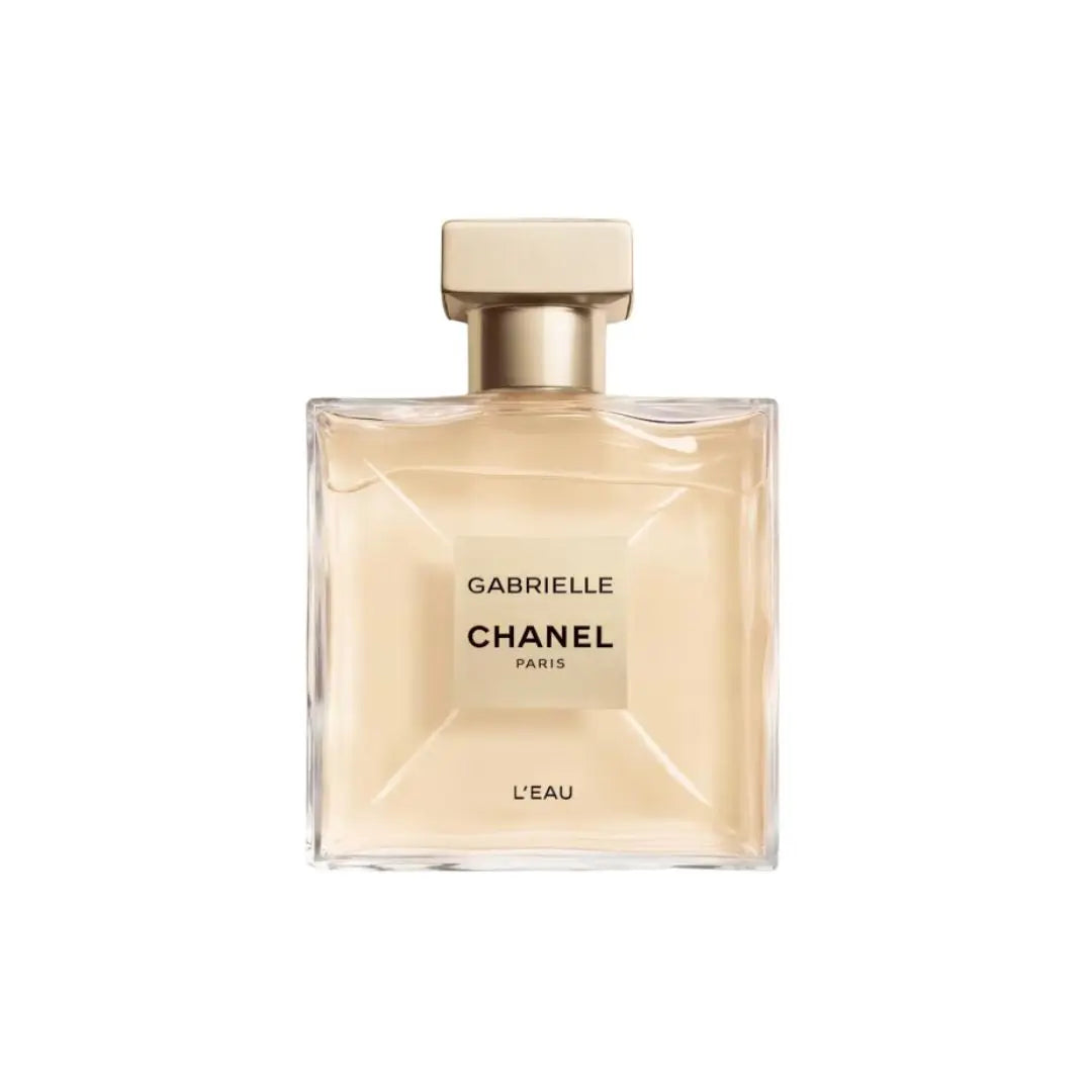 Chanel Gabrielle L'Eau EDT 100ml, a square bottle of ultra-thin glass with a rosy beige-gold cap, suggesting a weightless, fresh, and sparkling fruity-floral feminine scent.