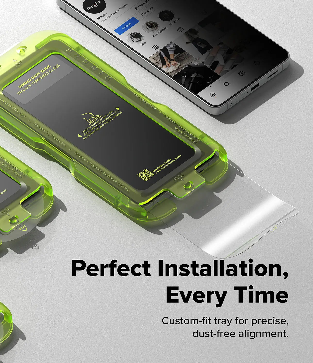 Green phone case with smartphone on a light gray background, emphasizing perfect installation.